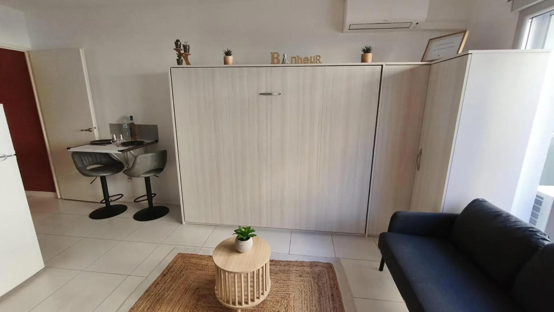 Studio Calme Et Paisible, Climatise Avec Terrasse Au Dernier Etage, 100M Du Tramway Et 20 Min De La Promenade Des Anglais Νίκαια Διαμέρισμα