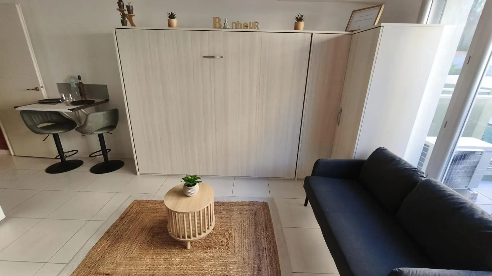 Studio Calme Et Paisible, Climatise Avec Terrasse Au Dernier Etage, 100M Du Tramway Et 20 Min De La Promenade Des Anglais Νίκαια