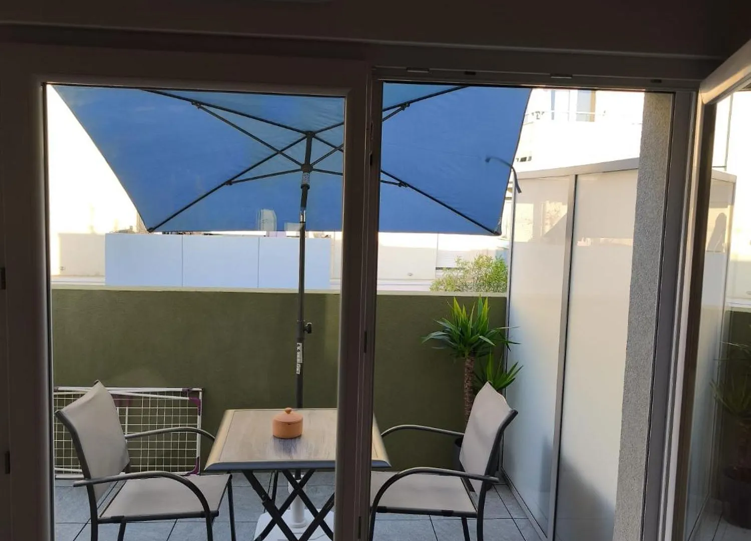 Studio Calme Et Paisible, Climatise Avec Terrasse Au Dernier Etage, 100M Du Tramway Et 20 Min De La Promenade Des Anglais Νίκαια Διαμέρισμα